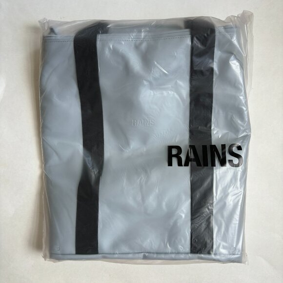 RAINS Hilo Weekend Bag W3 Light Blue Wind Duffle Luggage Straps Black BRAND NEW - Picture 4 of 7